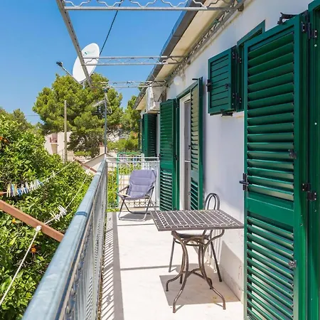 Rozi Apartman *